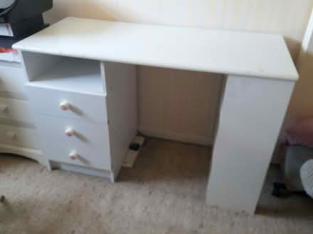 Photo of free White childs desk (Caversham Park RG4) #1