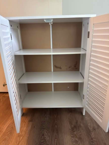Photo of free White bathroom cabinet (Dalston, London E8) #4
