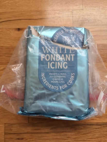 Photo of free Fondant white icing (BN43) #1
