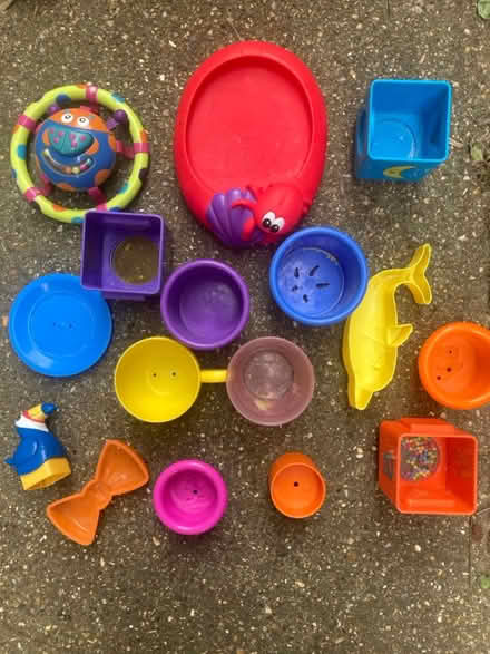 Photo of free Bath toys bundle (Stoke newington N16) #1