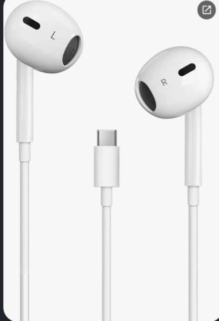 Photo of USB C Ear/headphones or adaptor (N19 archway) #1