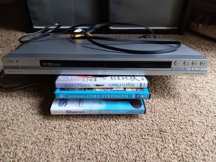 Photo of free DVD player (Guelph - Imperial and Willow) #1
