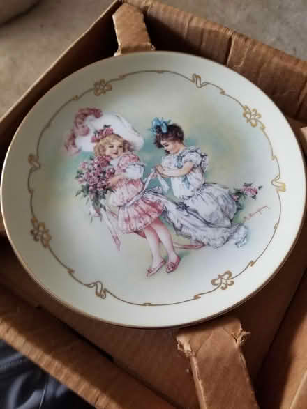 Photo of free Decorative plate (Centrepointe) #1