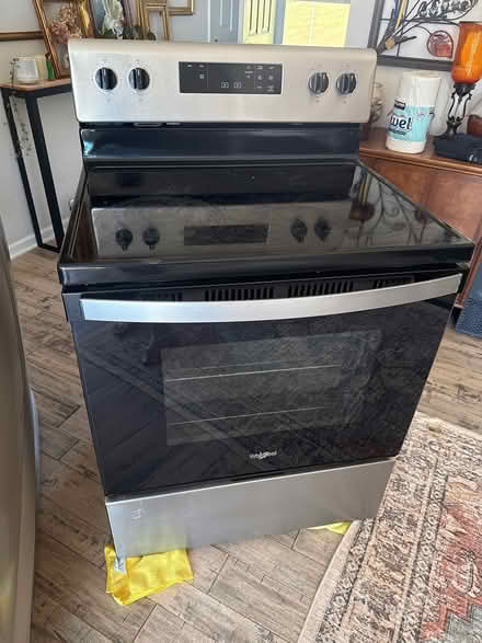 Photo of free Whirlpool electric stove (Eggbornsvilke, culpeper) #1