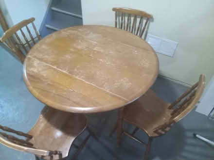 Photo of free Round table w/ 4 chairs (Etobicoke (Kipling /Eglinton)) #2