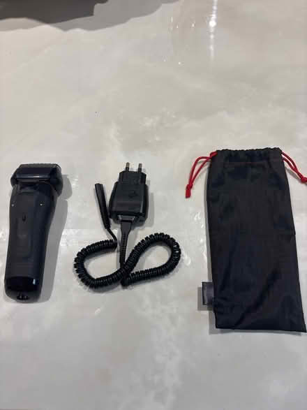Photo of free Braun Electric Razor (Kenilworth CV8) #1