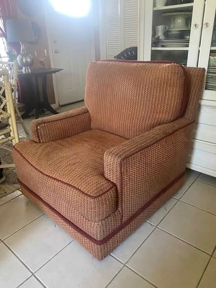 Photo of free large chair (143 S Skipper,78216) #1