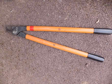 Photo of free Snow shovel and heavy duty loppers (Bourton on the Water GL54) #2