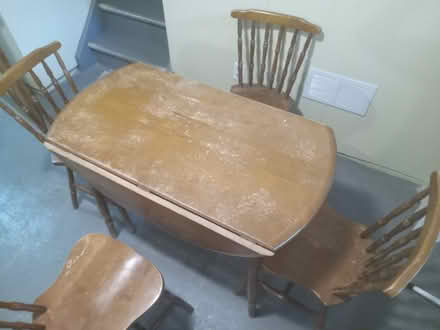 Photo of free Round table w/ 4 chairs (Etobicoke (Kipling /Eglinton)) #1