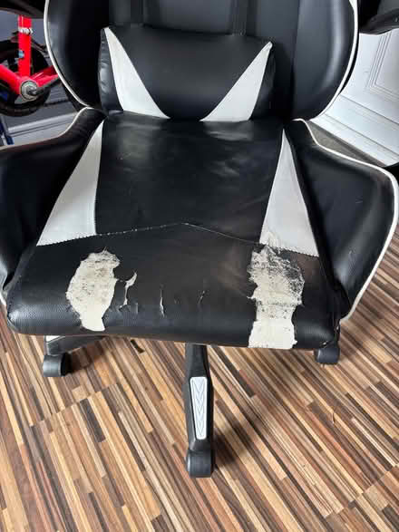 Photo of free Gaming chair (SK2) #2