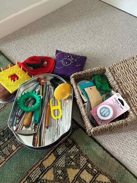 Photo of free gwnio/crefft sewing/crafting thing (Tregarth LL57) #1