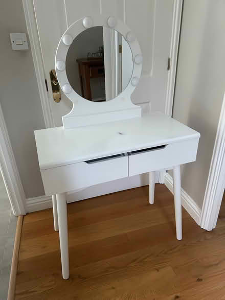 Photo of free Dressing table (Silverhill Park TN37) #1