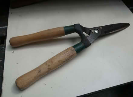 Photo of free hedge clippers /trmmers (Whitestake PR4) #1