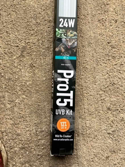 Photo of free Pro T5 UVB kit 24 w (Stanley PH1) #1
