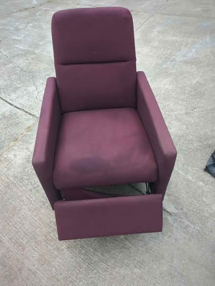 Photo of free Recliner (Jason Court Vallejo) #1