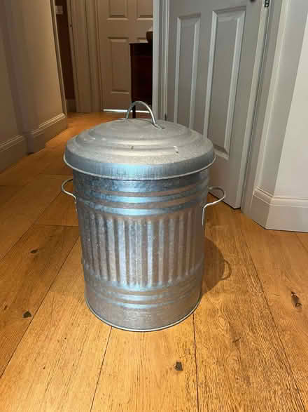 Photo of free Small dustbin (Walton Manor OX2) #1