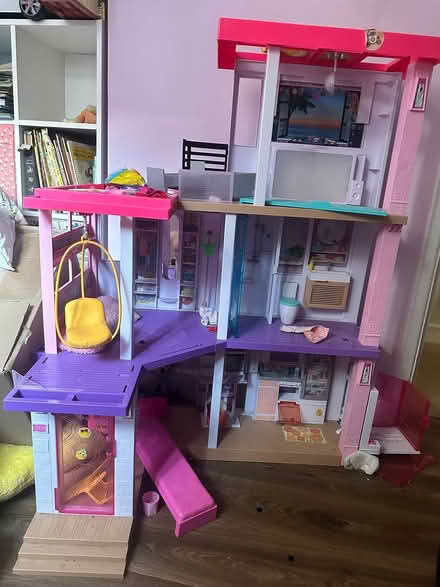 Photo of free Barbie dream house (SE1 Borough) #1