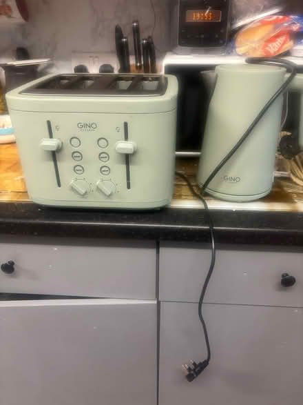 Photo of free 4slice toaster and kettle (Watford WD18) #1