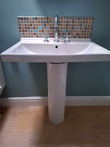 Photo of free Freestanding bath and pedestal sink (Mitcham's Corner CB4) #2