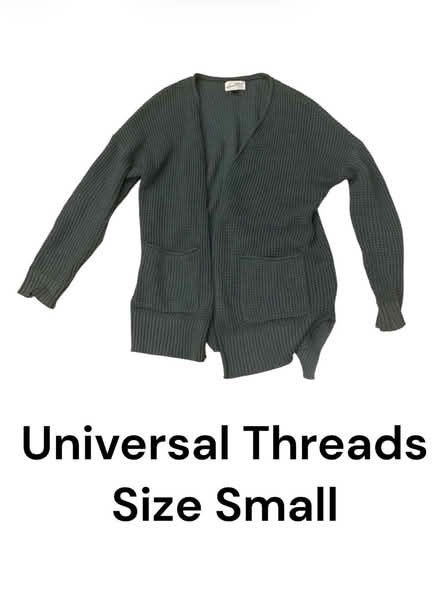 Photo of free Universal Threads Woman’s Sweater (Brooklyn Storage) #1