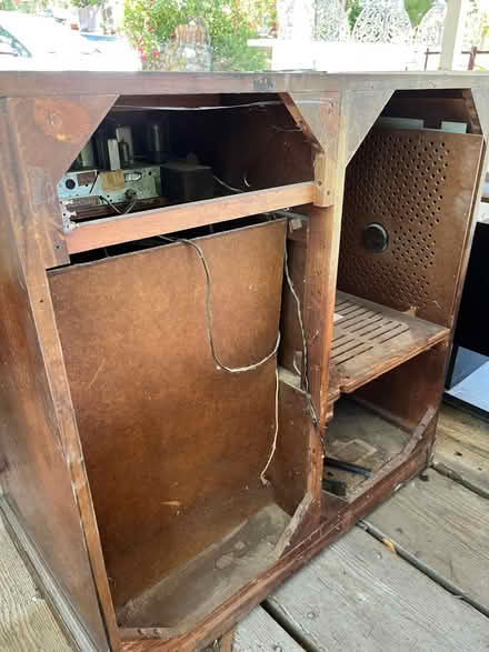 Photo of free Philco Radio Phonograph 1947-50 (229 Southern Heights San Rafae) #3