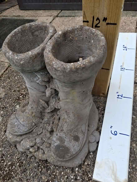 Photo of free concrete garden ornament/planter (Hay Mills B25) #1