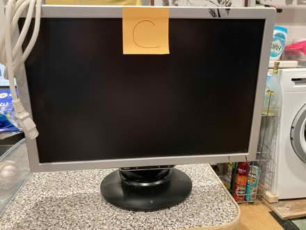 Photo of free Computer screens , computer monitors (Stainton CA11) #1