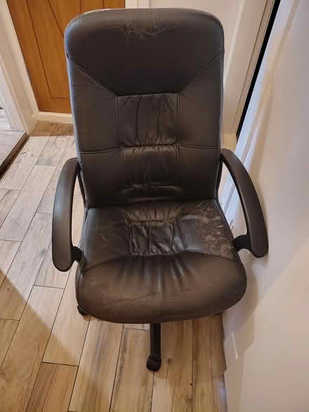 Photo of free Desk chair (Shettleston G32) #1
