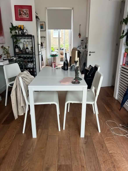 Photo of free White extendable dining table (Notting hill W11) #2