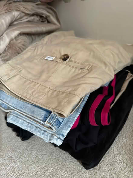 Photo of free Lots of women clothes (En7 6eb) #2
