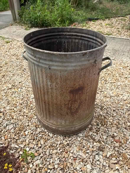 Photo of free Old fashioned dustbin (Oxford OX4) #3