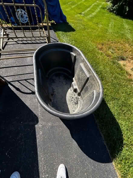 Photo of free 100 gallon Rubbermaid tub (Hagerstown/Mt. Aetna) #1