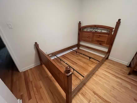 Photo of free Queen size Bed (ALta Vista Elmvale Acres) #1