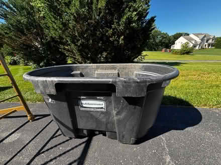 Photo of free 100 gallon Rubbermaid tub (Hagerstown/Mt. Aetna) #2