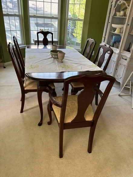 Photo of free Dining room table/6 chairs (Ashburn) #1