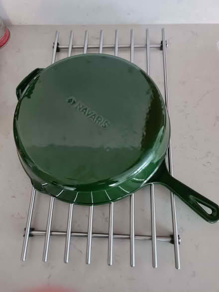 Photo of free Cast Iron Enamelled Pre-Seasoned Frying Pan (Leasgill LA7) #2