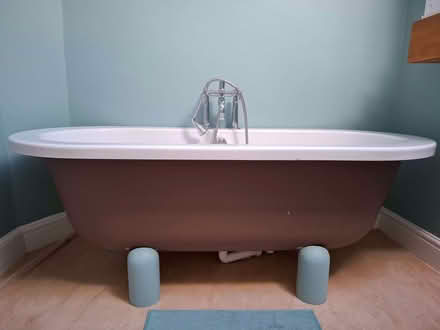 Photo of free Freestanding bath and pedestal sink (Mitcham's Corner CB4) #1