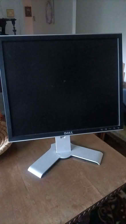 Photo of free DellTM 1907FP Flat Panel Color Monitor (Chelsfield BR6) #1