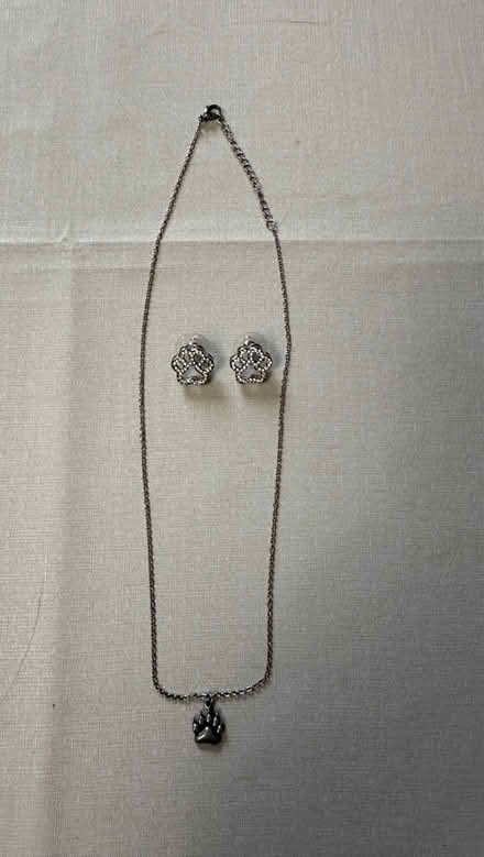 Photo of free Paw print Necklace & Earrings (Erin Mills&QEW) #1
