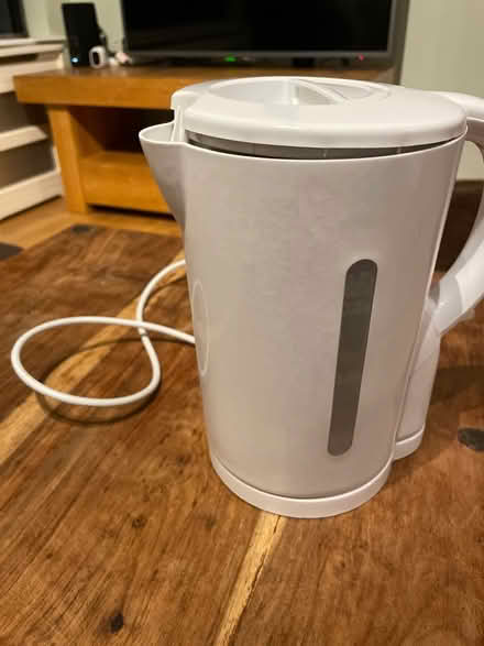 Photo of free White basic electric kettle (Chessington KT9) #1
