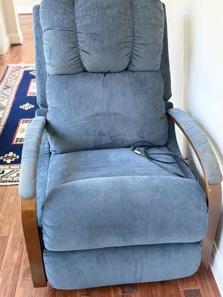 Photo of free Pullout loveseat; electric recliner (Ambler/Maple Glen 19002) #1