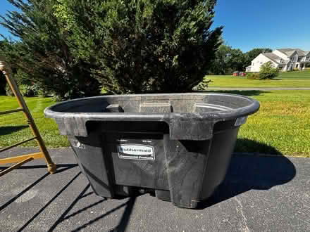 Photo of free 100 gallon Rubbermaid tub (Hagerstown/Mt. Aetna) #3