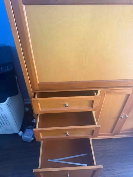 Photo of free Desk (Dunedin curfew/belcher) #3