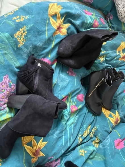 Photo of free women boots/skechers mix size 7 & 8 (Hounslow, TW5) #1