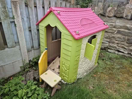 Photo of free Young child's outdoor playhouse (Broomhall S11) #1