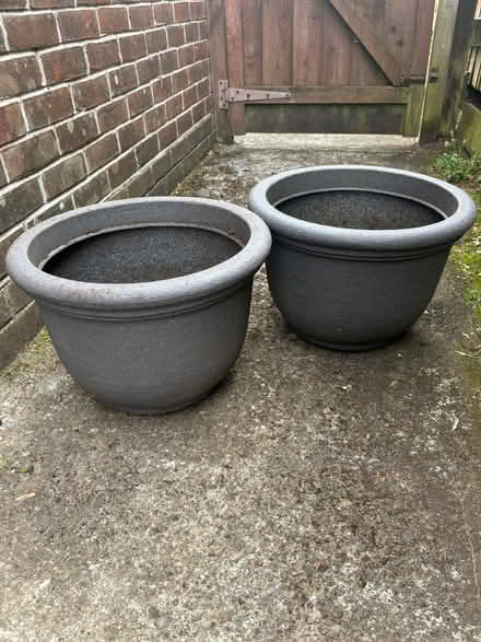 Photo of free Large plant pots (Dinder BA5) #1