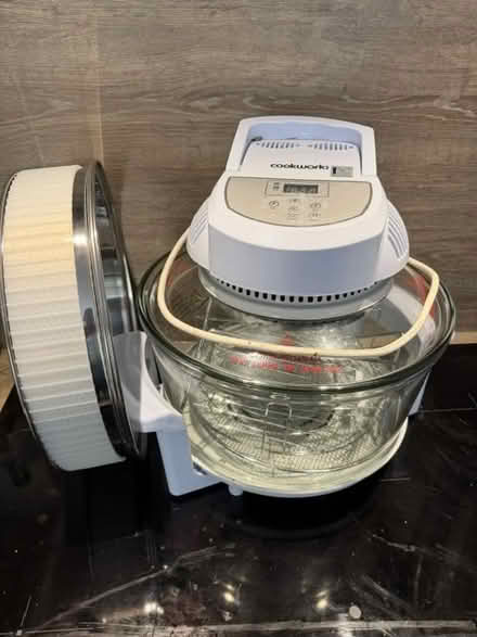 Photo of free halogen oven Repairs or spares (Woking GU21) #1