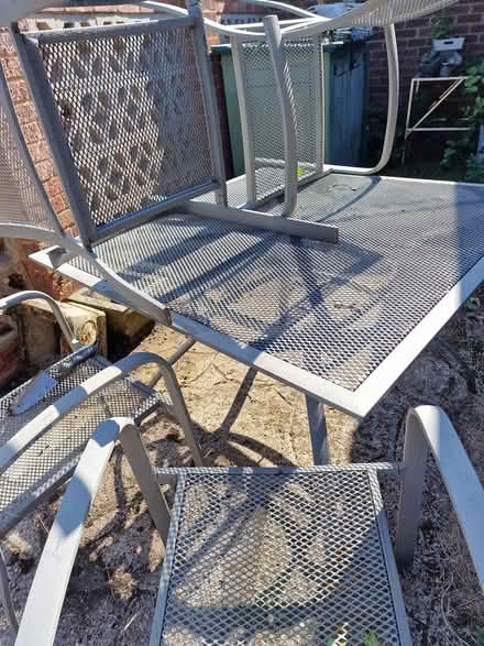 Photo of free Garden table and 4 chairs (DA13) #1