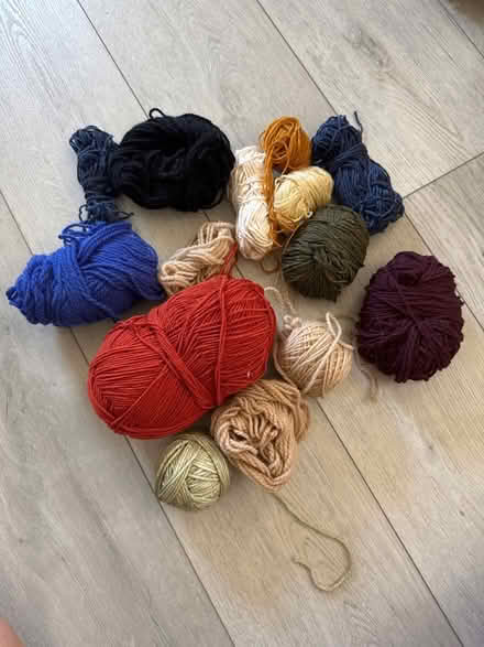 Photo of free yarn scraps (Canonbury N1) #1