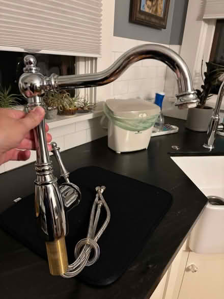 Photo of free Traditional style kitchen faucet (West Highland area) #1
